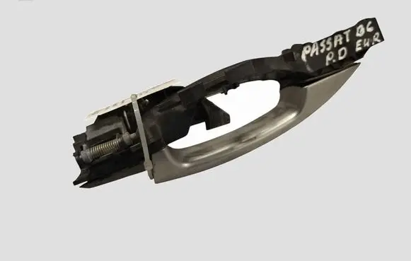 Volkswagen PASSAT B6 Front door exterior handle 3C0839168