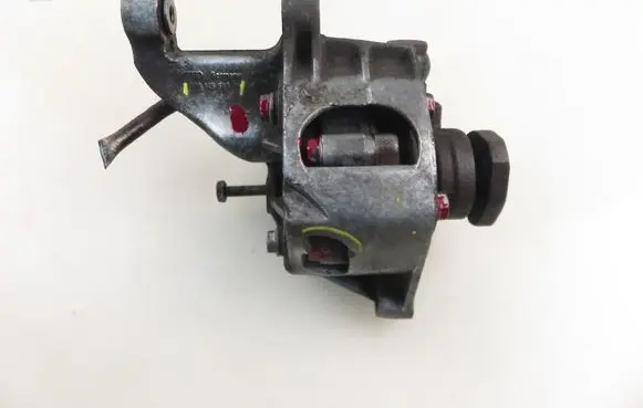 Volkswagen Golf III Power steering pump 028145523D