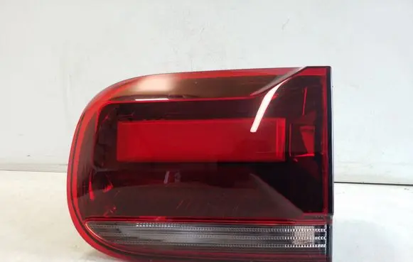 Tailgate rear/tail lights