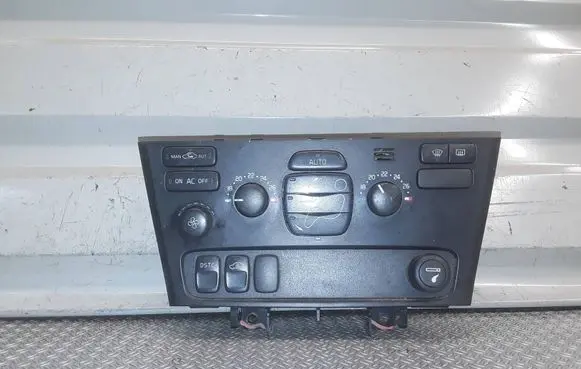 Volvo V70 Climate control unit 8691876