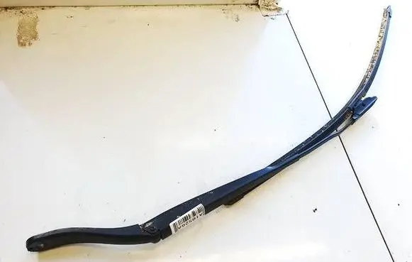 Front wiper blade arm
