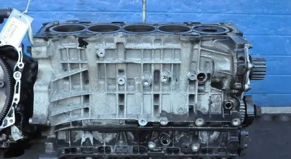 Volvo XC90 Engine block D5244T