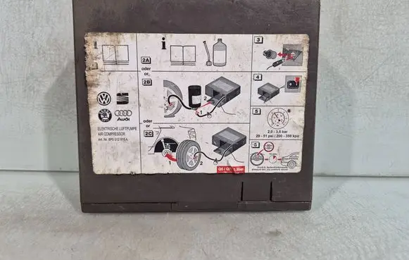 Volkswagen Tiguan Tire air pump compressor 8P0012615A