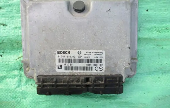 Opel Zafira A Engine control unit/module 0281010021