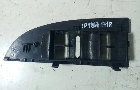 Seat Leon (1P) Front door window switch trim 1P1867171A