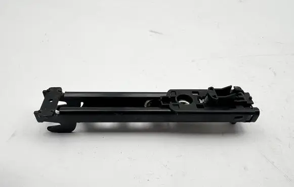 Mercedes-Benz E W212 Seat belt height adjuster A2128600088 606865700D