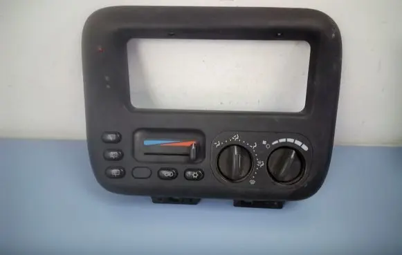 Chrysler Voyager Climate control unit P04677681AC 2627A