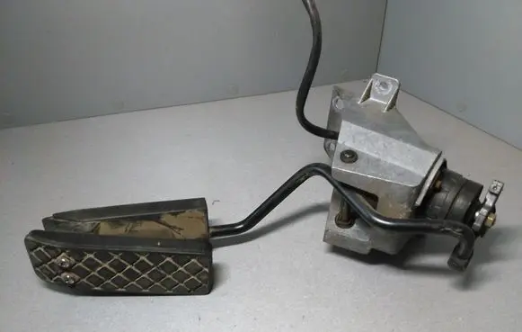 Audi A6 S6 C4 4A Accelerator throttle pedal 4A1721653B 028907475C