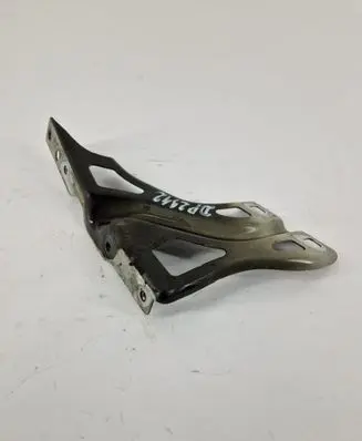Audi Q3 8U Fender mounting bracket 8U0821136