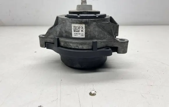 BMW 5 F10 F11 Engine mount bracket 6863821 240614