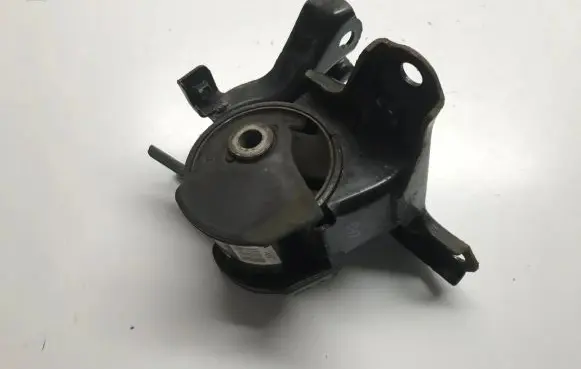 Hyundai Tucson JM Engine mount bracket 218322E000 218142E000