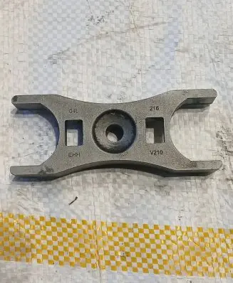 Volkswagen PASSAT B8 Fuel Injector clamp holder
