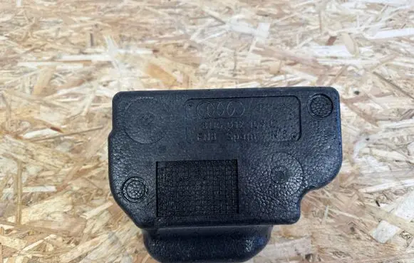 Audi Q3 8U Tool box 8U0012109C