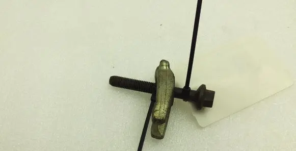 Nissan Qashqai+2 Fuel Injector clamp holder