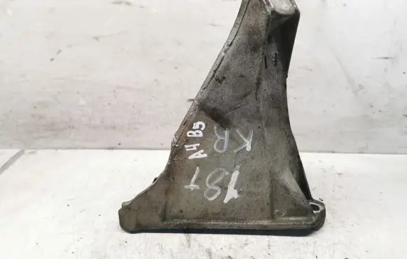 Audi A4 S4 B5 8D Engine mounting bracket 8D0199308L