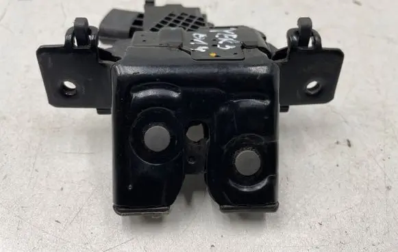 Toyota Yaris Loading door lock 