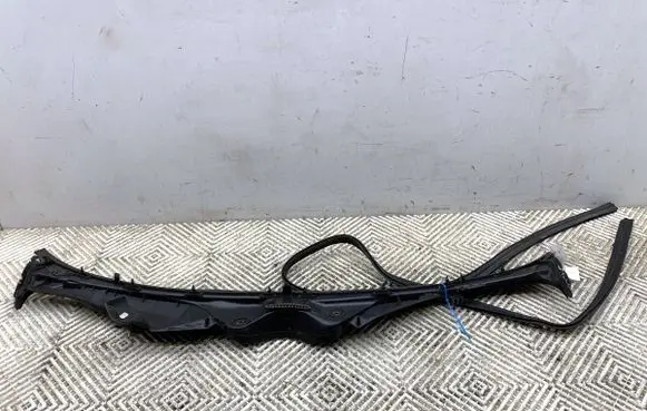 Mercedes-Benz E W211 Wiper trim A2118300013