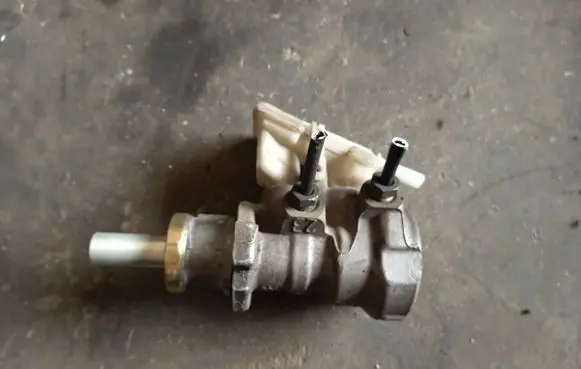 Ford Focus Master brake cylinder 21030399 L519888