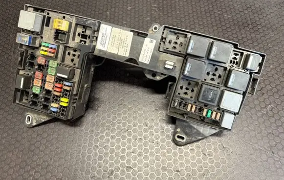 Jaguar XF X250 Fuse module AX2314290XXX T2090930072301 AX2314280B