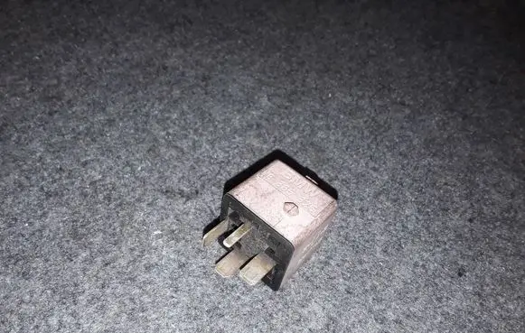 BMW 5 E39 Other relay 8365326