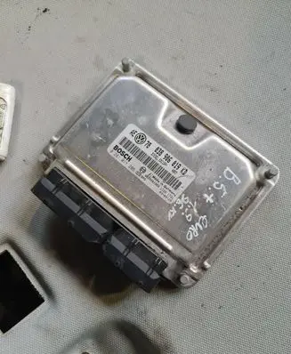 Volkswagen PASSAT B5 Engine control unit/module 038906019KD 0281011205 1039S01966