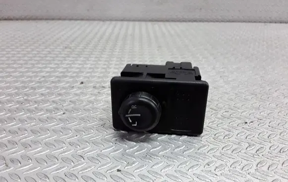 Nissan Almera N16 Wing mirror switch
