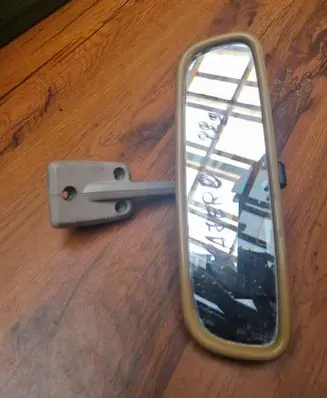 Mitsubishi Pajero Rear view mirror (interior) E200546