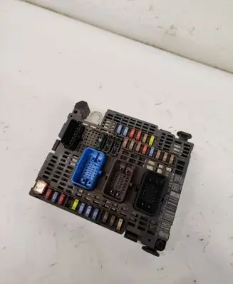 Peugeot 508 RXH Fuse module 9677987580