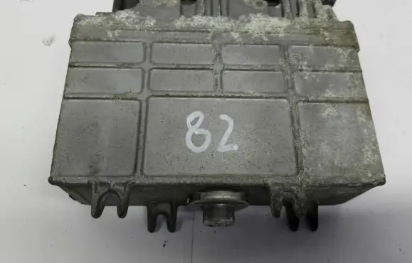 Volkswagen Golf III Engine control unit/module 0261204824