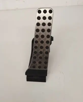 Mercedes-Benz E W238 Accelerator throttle pedal A2053000104 0360 100617