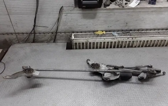 Mitsubishi Grandis Front wiper linkage and motor