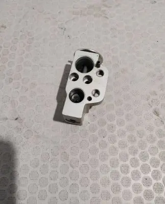 Audi A4 S4 B8 8K Air conditioning (A/C) expansion valve H7995002 HFC134A 52316990