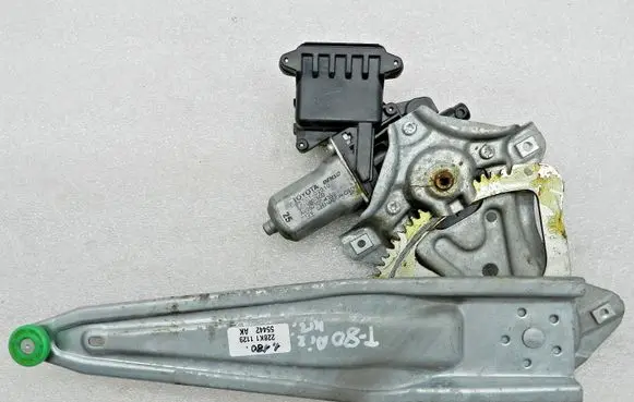 Toyota Avensis T270 Rear window lifting mechanism without motor 8570102010