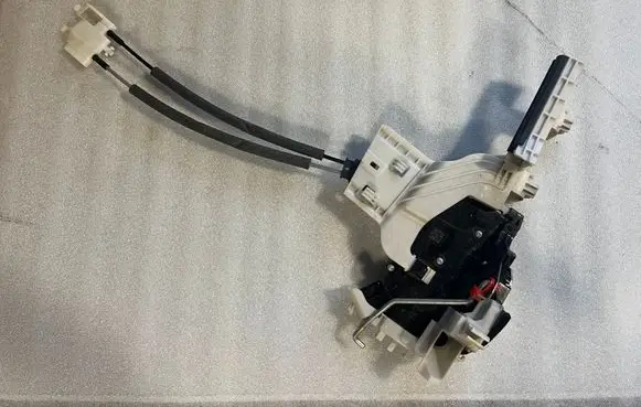 Hyundai Santa Fe Front door lock 81320S1020