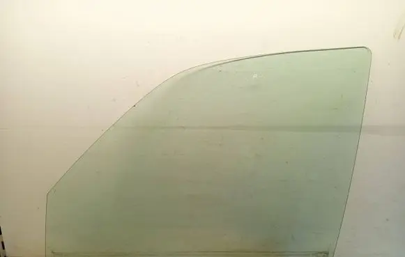Honda CR-V Front door window glass four-door