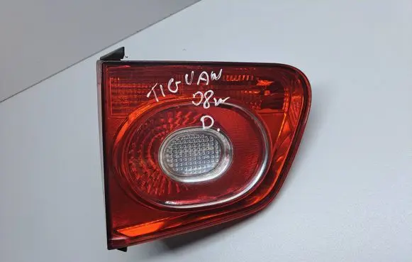 Volkswagen Tiguan Tailgate rear/tail lights 5N0945094B 232638 009692028732