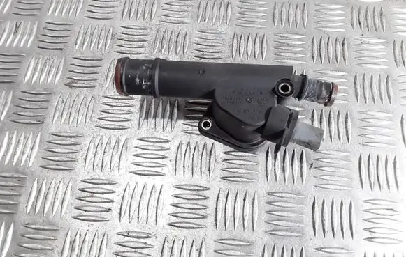 Volkswagen Touran I Engine coolant pipe/hose 038121132G