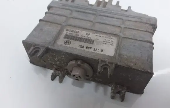 Volkswagen PASSAT B4 Engine control unit/module 3A0907311B 0261203788 0261203789