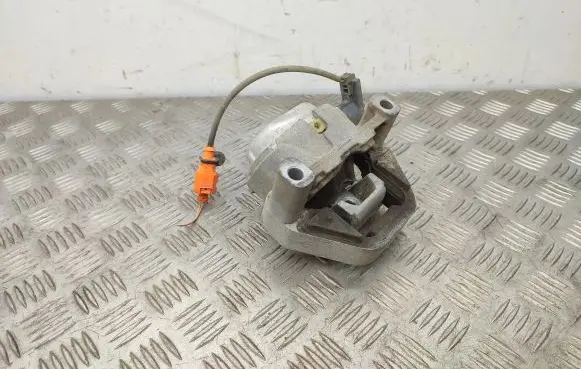 Audi A6 C7 Engine mount bracket