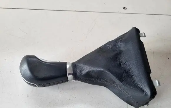 Hyundai Santa Fe Gear lever shifter trim leather/knob