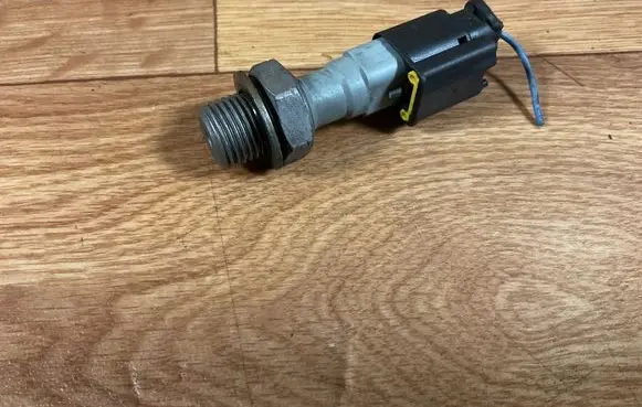 Peugeot 308 Oil pressure sensor 9631846480