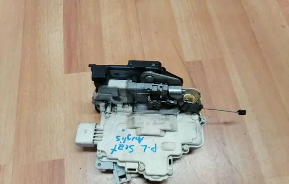 Seat Altea Front door lock 1P2837016