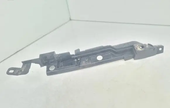 Headlight/headlamp mounting bracket