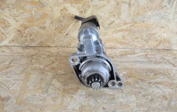 Volkswagen Golf VI Starter motor 001123028