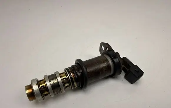 BMW 3 E90 E91 Camshaft vanos timing valve 7584115