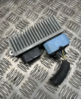 Glow plug pre-heat relay