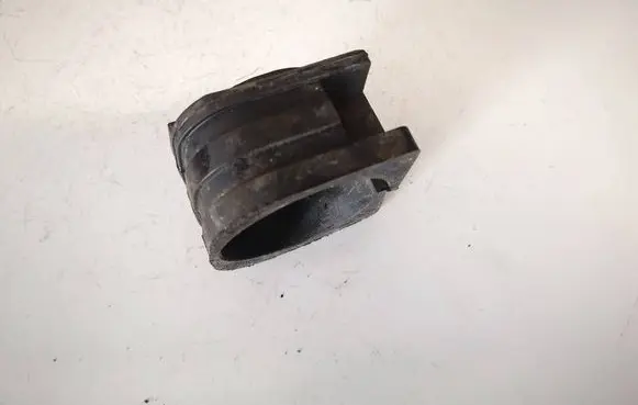 Radiator mount bracket