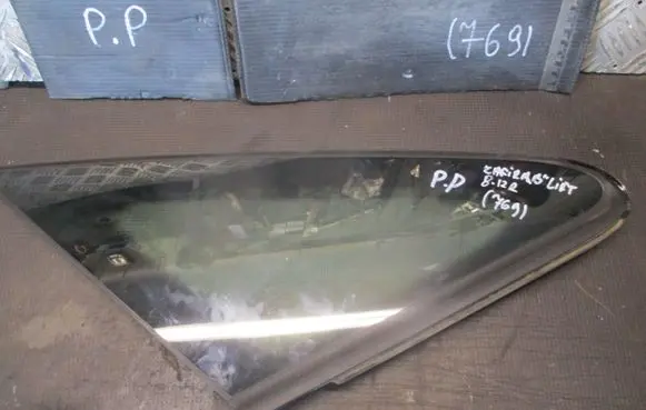 Opel Zafira B Front triangle window/glass 