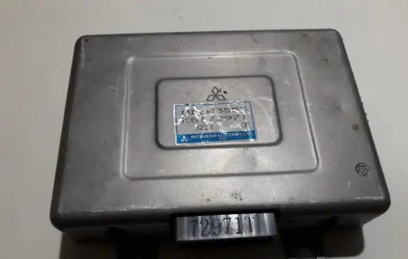 Mitsubishi Space Wagon Engine control unit/module md303553 k8t72971