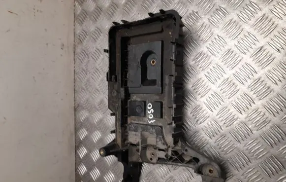 Skoda Yeti (5L) Battery tray 1K0915333H